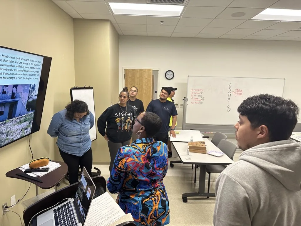 CC515589-71DB-4525-887B-D444F3BE97BE Large