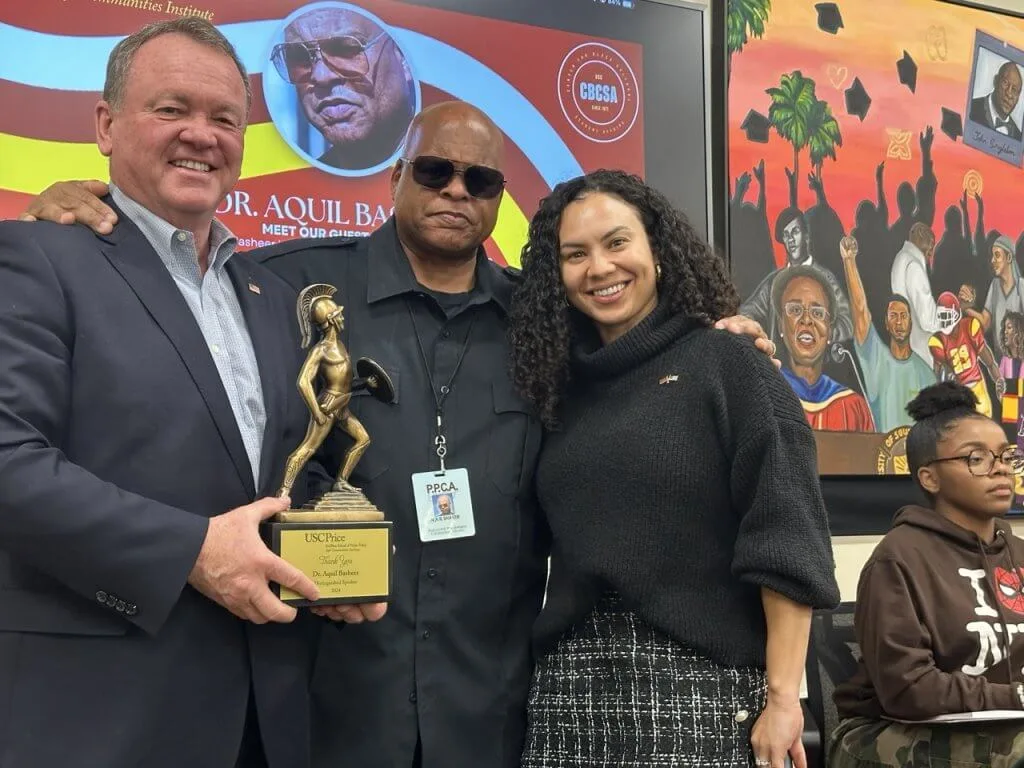 CE7918E9-15C0-4C4B-83BF-1721BCE78BB9 Large