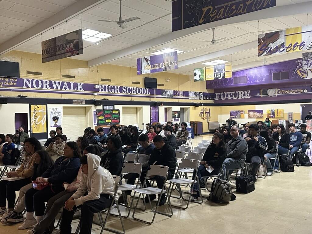 FB1CF5D5-A241-4319-A4F2-985848189BC7 Large