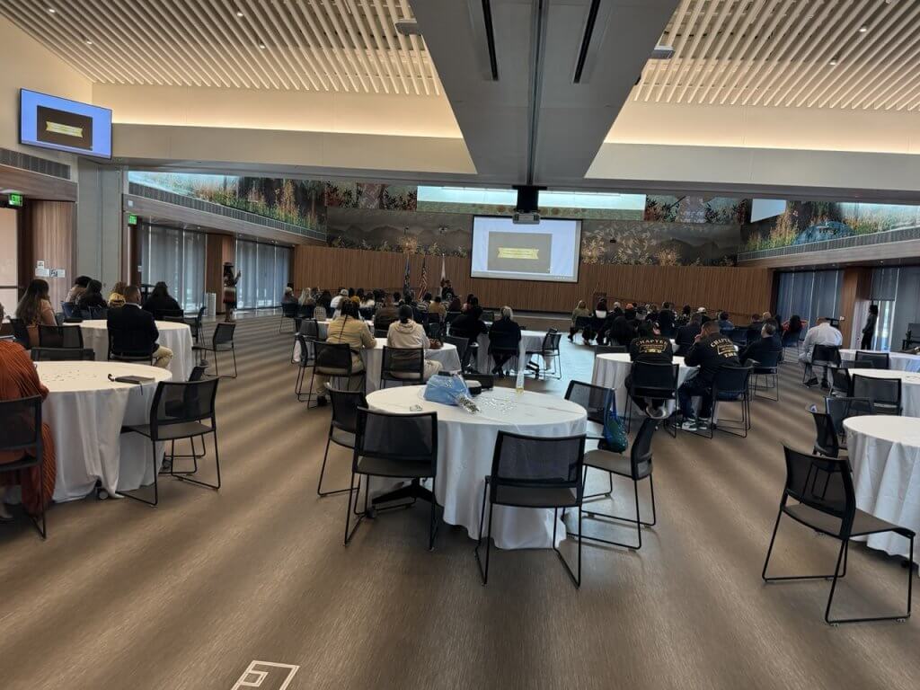 18C11936-FA23-43D6-8001-5EC574994C30 Large